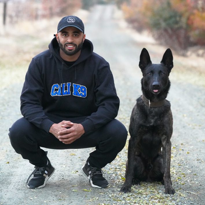 Jas Leverette con un suo cane