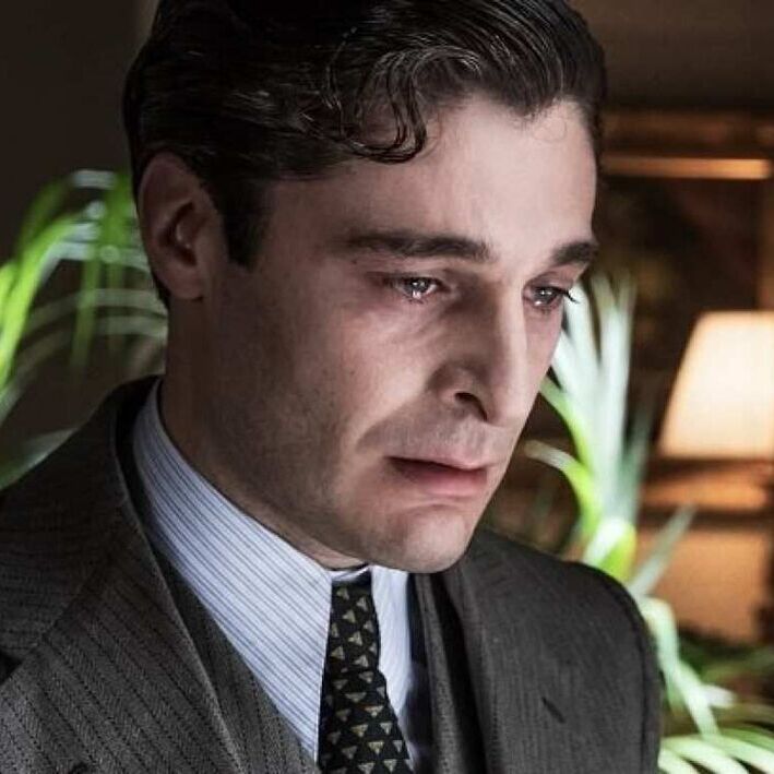 Lino Guanciale ne Il commissario Ricciardi