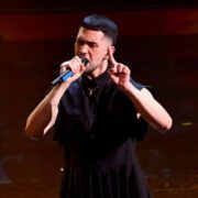 Mahmood sul palco di Sanremo 2021