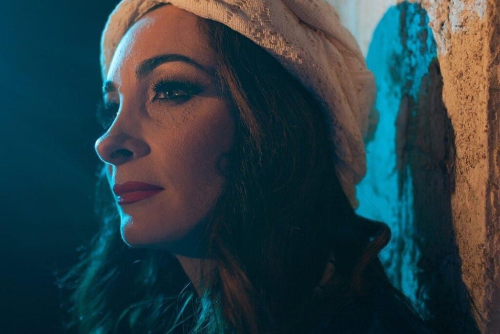 Claudia Rizzo canta le emozioni della sua Sicilia