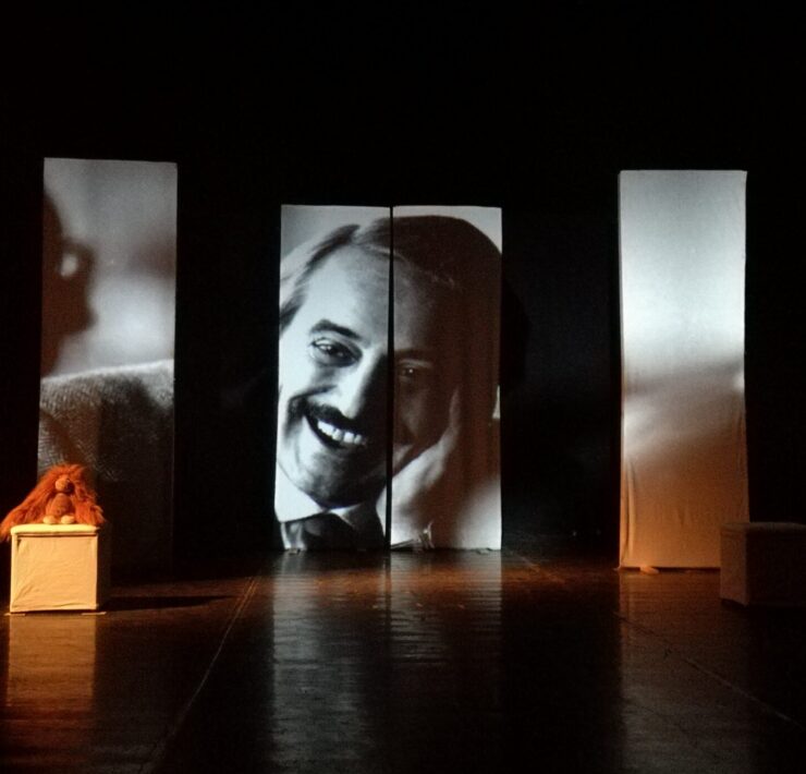 Bum ha i piedi bruciati in scena al teatro Parenti