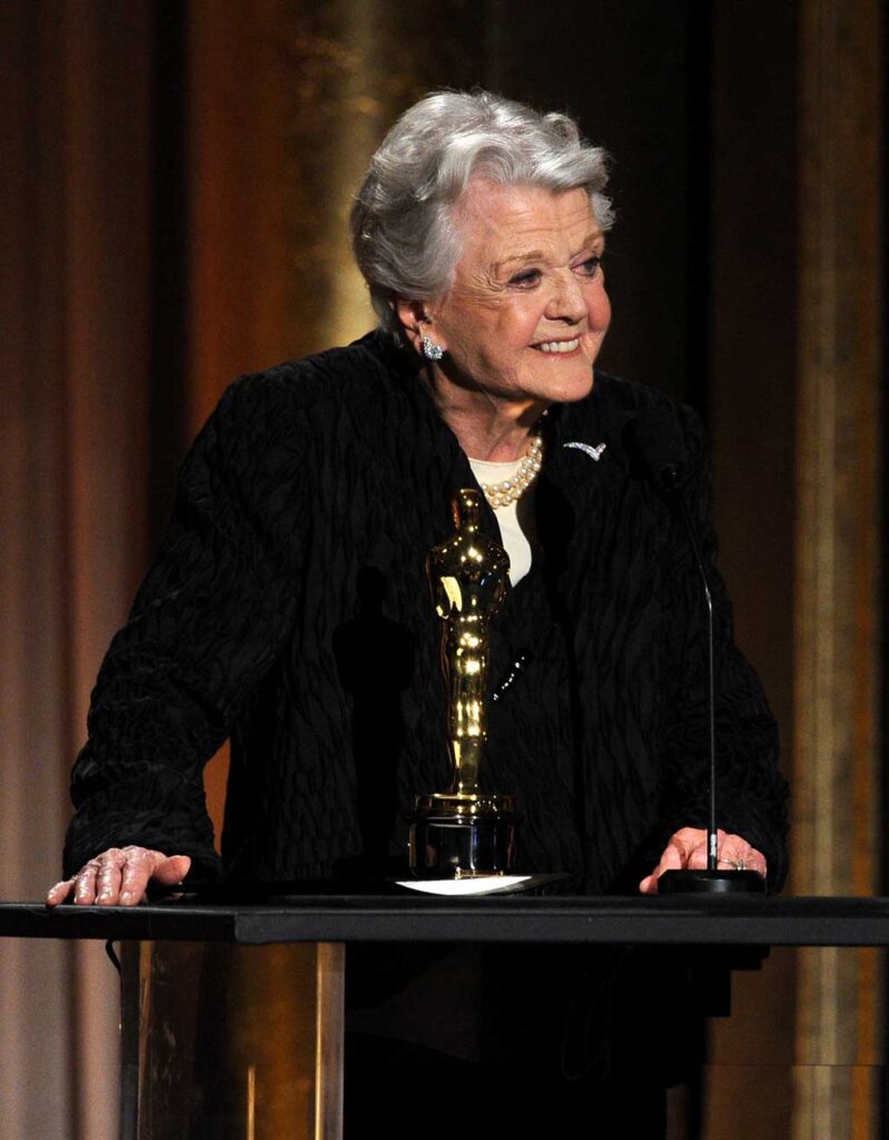 Angela lansbury vince oscar alla carriera