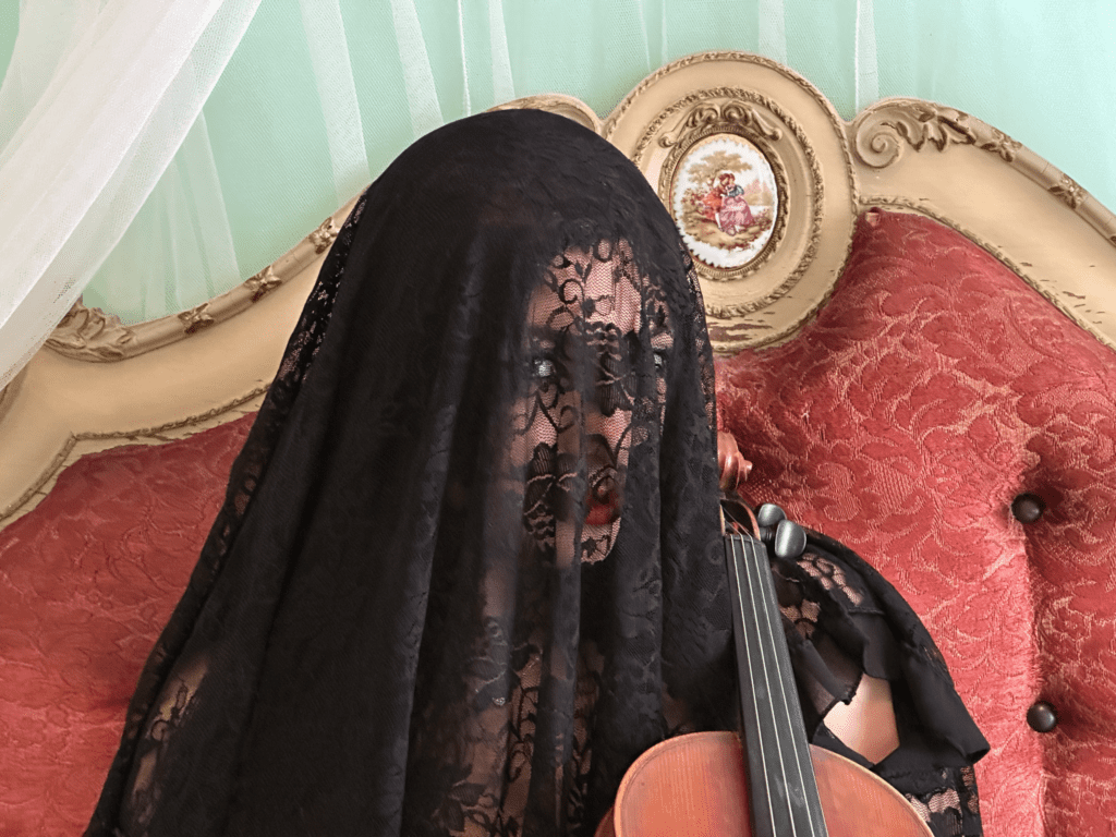 Couverture e la sua rivisitazione del brano "Cenere" di Lazza