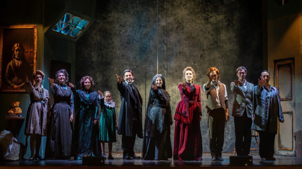 Il cast de La vedova al Teatro Cardinal Massaia